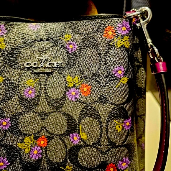 Coach Molly Bucket W/Wallet. NWT. 🚫Trades - Picture 2 of 6